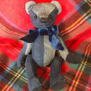 着なくなったデニムでつくったテディベア